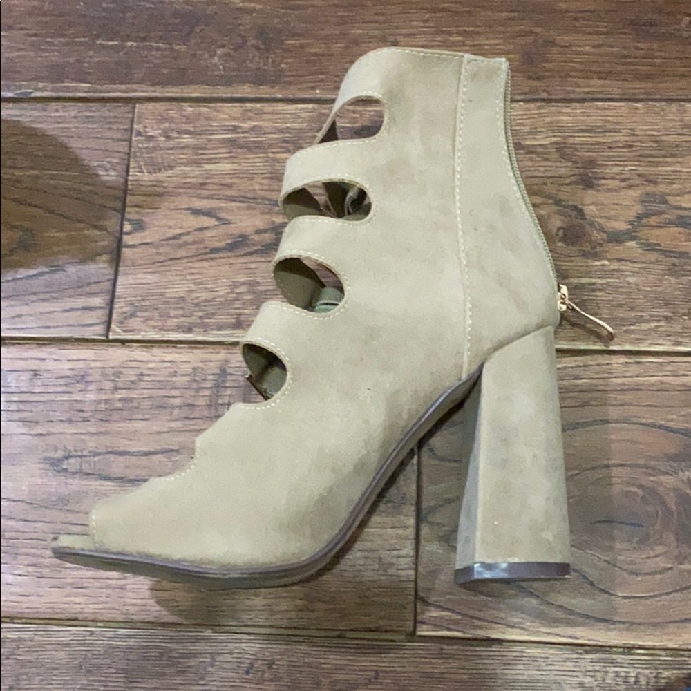 High heels - Picture 3 of 3